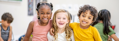 drie jonge kinderen